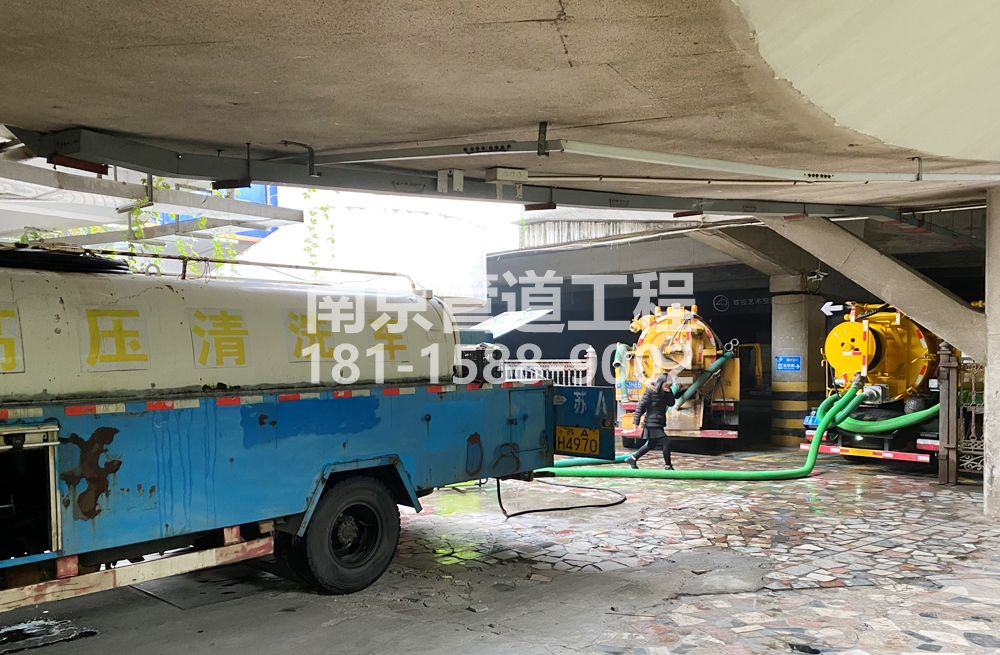273上坝村商场地下室污水清理